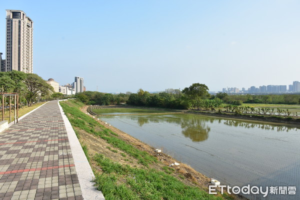 ▲整合頭前溪北岸堤外高灘地　竹縣府打造親子運動休憩新綠帶。（圖／新竹縣政府提供）