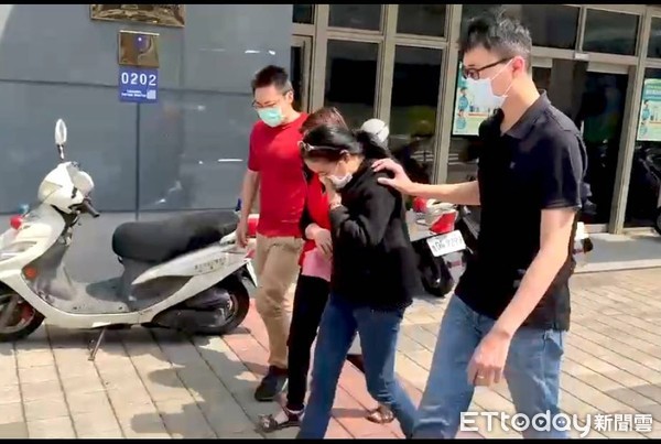 ▲萬華警方再度逮捕在轄內經營職業賭場的陳姓女子。（圖／記者張君豪翻攝）