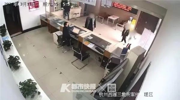 ▲▼激動爸把9歲兒抓去派出所　逼警察立案「他偷我錢快依法處理！」。（圖／翻攝都市快報）