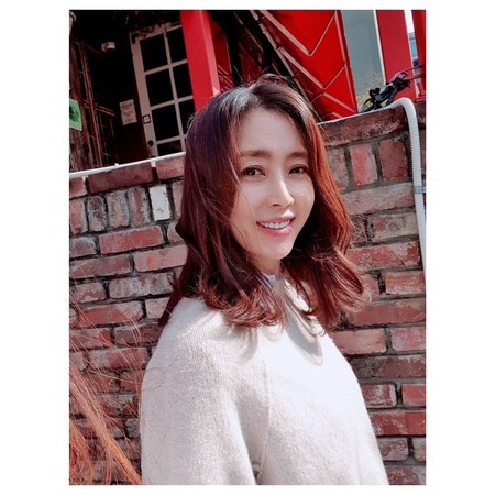 ▲▼快40歲了你信？宋慧喬絕美側顏驚艷女星　釣出她本人害羞回應（圖／翻攝自宋慧喬、宋玧妸IG）