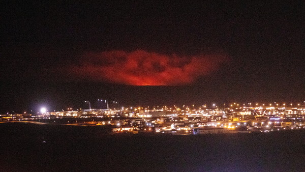 ▲▼冰島法格拉達爾山（Fagradalsfjall）火山爆發，距離首都雷克雅維克僅30公里。（圖／路透）