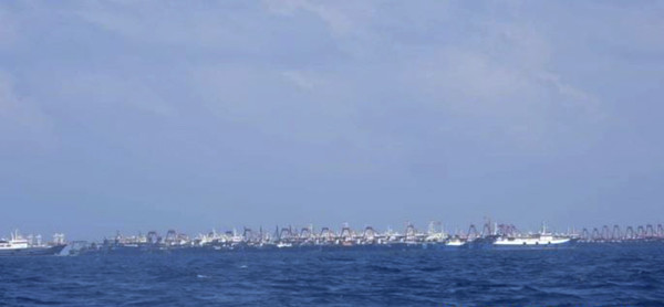 ▲菲律賓表示，中國海上民兵3月7日駕駛220艘船艦，聚集在南沙群島牛軛礁（Whitsun Reef），他們對此感到擔憂。（圖／達志影像／美聯社）