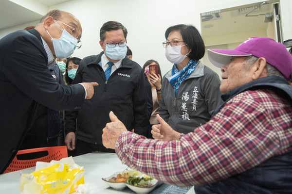 ▲護理師確診滿週年，鄭文燦感謝「和頌」。（圖／市府提供）