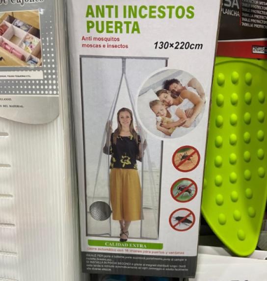 ▲大陸生產的蚊帳外銷至西班牙，外包裝出現離譜翻譯。（圖／翻攝環球時報）