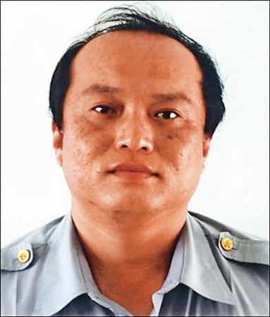 犯下雙屍命案的王裕隆，當年是屏東縣警局里港分局高樹分駐所副所長。（翻攝畫面）