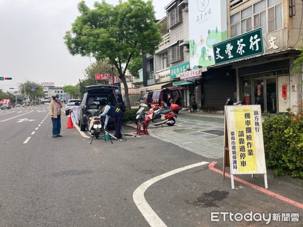 ▲中國沙塵影響台灣空氣品質，台南市環保局上午起兵分多路前往容易產生揚塵的土石方堆置場、營建工地進行查核，及檢查大型工廠的空污防制設備及洗街，盡全力減緩空品不良程度。（圖／記者林悅翻攝，下同）