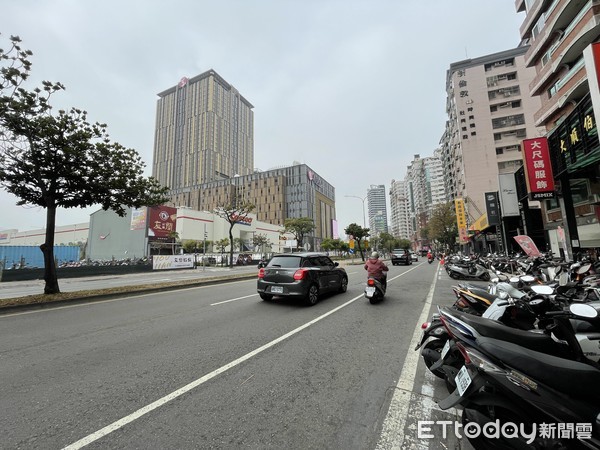 ▲▼大順路,義享天地,店面,信義房屋,輕軌,交通黑暗期,東森房屋。（圖／記者陳建宇攝）