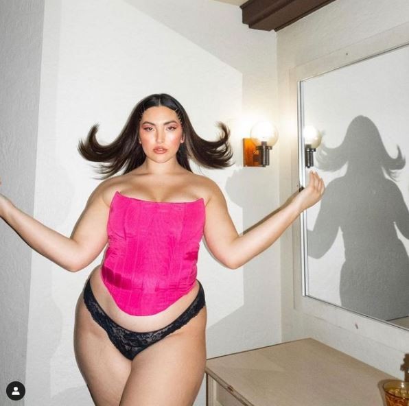 ▲▼ 大尺碼女模Yumi。（圖／翻攝自IG／_yumi_nu）