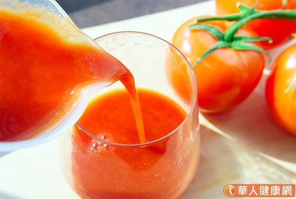 無鹽番茄汁助消水腫、還能護心！ 研究：每天1杯改善高血壓、降血脂 | E
