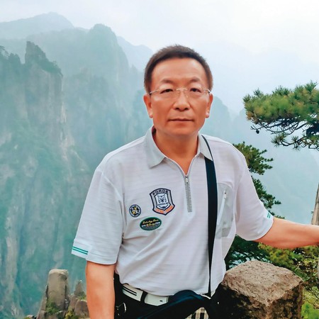涉貪遭逮的吳健榮60歲辦退休，8個月後回任市府當機要，卻爆出收賄案。（翻攝臉書）