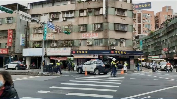 ▲▼台北市信義區公車撞斃婦人肇逃。（圖／東森新聞）