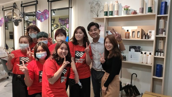 ▲▼ 謝承均體驗一日業務            。（圖／蕾娜塔提供）