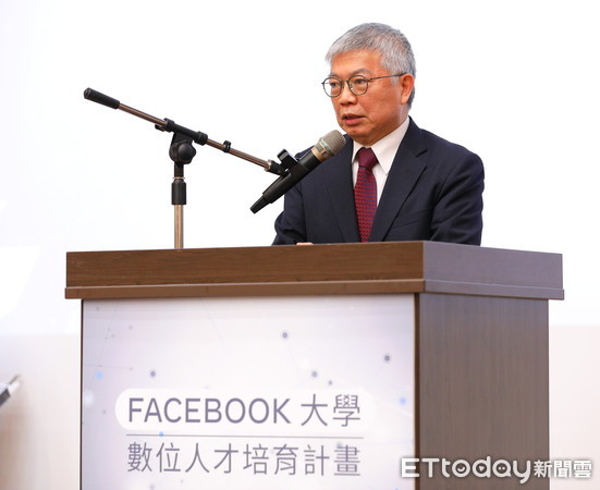 ▲▼Facebook大學數位人才培育計畫，攜手台灣經貿網與北科大等20所大學3/24正式啟動，透過產學合作促進產業數位轉型逛創新數位台灣。啟動儀式由Facebook台灣及香港總經理余怡慧、行政院副院長沈榮津、外貿協會副秘書長李惠玲、北科大校長王錫福及無店面零售商業同業公會榮譽理事長廖尚文共同啟動。（圖／記者湯興漢攝）