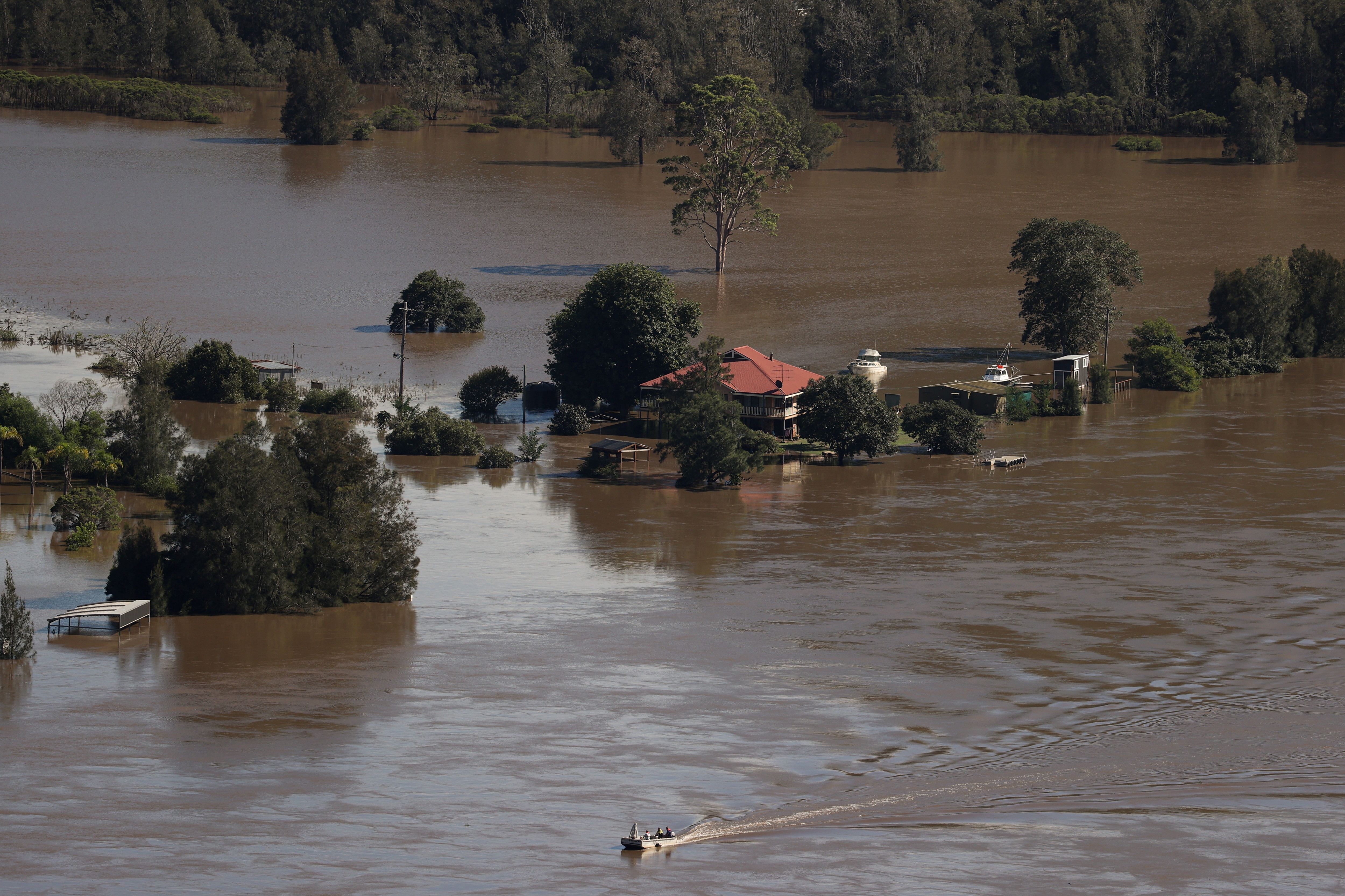 ▲▼雪梨西北部霍克斯伯里河（Hawkesbury River）洪水災情嚴峻，數千民眾失去家園。（圖／路透）