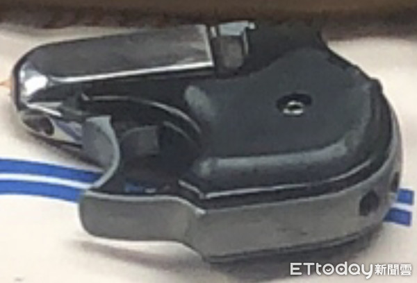 ▲▼北市刑大在新北市泰山區逮捕改槍嫌犯，查獲自製的「迷你掌心雷」。（圖／記者邱中岳翻攝）