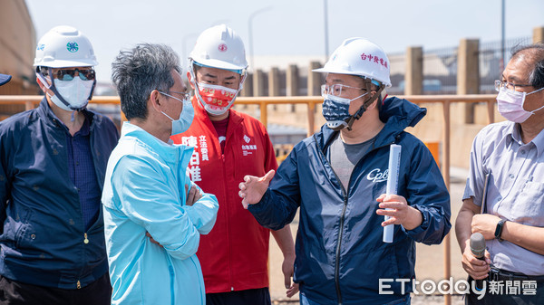 ▲水利署署長賴建信等視察台中海水淡化與供水應變措施。（圖／記者游瓊華攝）