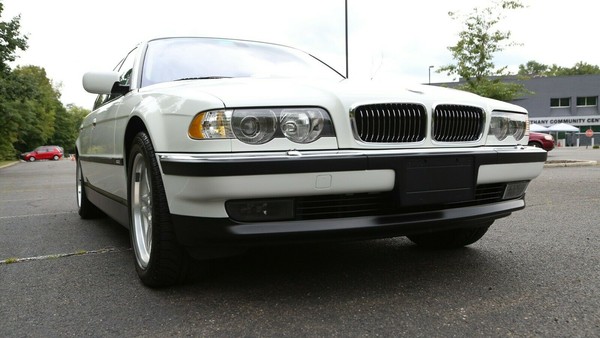 ▲21歲BMW老大七拍賣開天價 。（圖／翻攝自ebay）