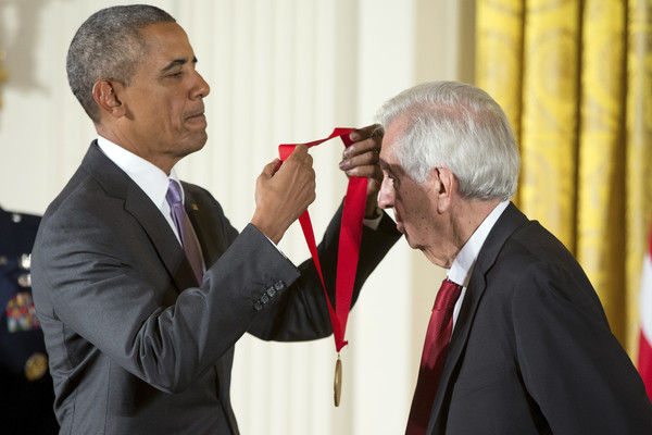 ▲賴瑞麥可莫特瑞曾獲前美國總統歐巴馬頒發國家人文獎。（圖／達志影像／美聯社）