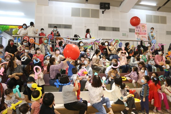 ▲市長黃敏惠與孩子們一起趣味闖關歡慶兒童節。（圖／嘉義市政府提供）