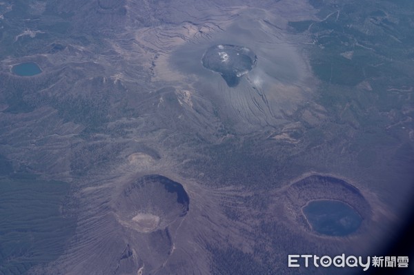 ▲▼長榮航空愛媛愛旅行專機，帶旅客高空俯瞰櫻島火山。（圖／記者賴文萱攝）