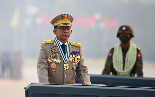 ▲▼緬甸武裝部隊總司令敏昂萊（Min Aung Hlaing）在軍人節舉辦閱兵儀式。（圖／路透）