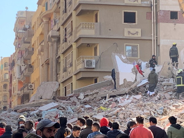 ▲▼埃及10層大樓倒塌 5死24傷。（圖／路透）