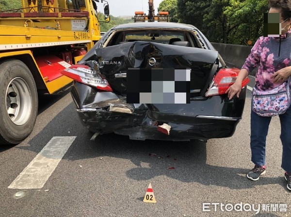 ▲國3砂石車追撞車禍。（圖／記者楊淑媛翻攝）