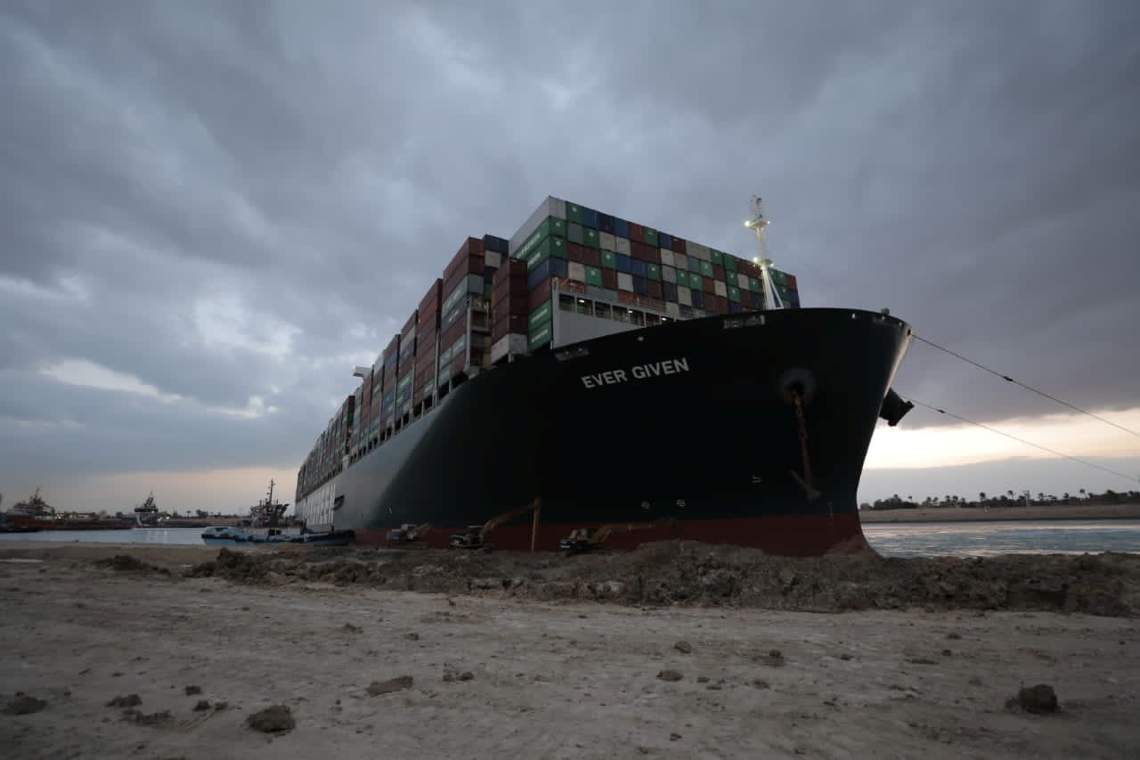 ▲▼據傳埃及總統塞西準備執行C計畫，卸下長賜號2萬隻貨櫃的4分之1。（圖／路透社）