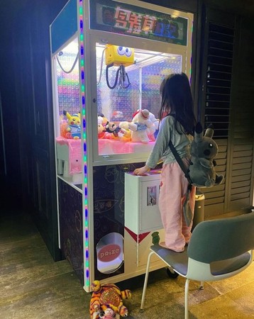 ▲熱狗在家擺娃娃機。（圖／翻攝自IG／熱狗）