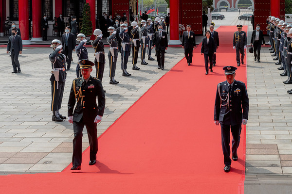 蔡英文致祭先祖及革命烈士　率賴清德、五院院長赴忠烈祠 | ETtoday