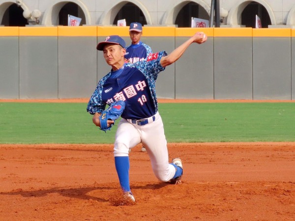 ▲東縣卑南黃錦豪強鎖新明助球隊闖進四強，東縣卑南14安打出氣勢衝4強。（圖／學生棒聯提供）