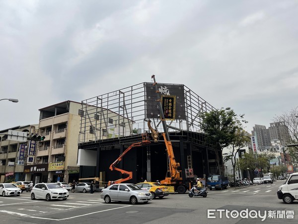 ▲▼ 台北金龍鍋插旗公益路。（圖／記者陳筱惠攝）