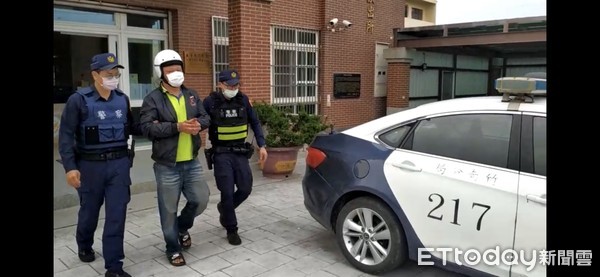 ▲▼警方發現林嫌後，立即向前逮捕，同時也在他的機車內發現作案用的砂輪機及其他工具。（圖／記者黃孟珍翻攝）