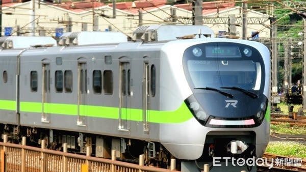 ▲▼台鐵EMU900型電聯車4/1首航預拍。（圖／記者呂佳賢攝）