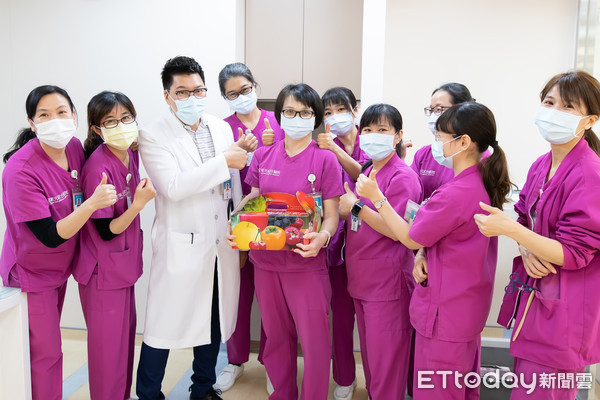 ▲護理師捐65%肝救母！　驕傲肚上2條疤：1條當媽媽1條救媽媽。（圖／東元醫院提供）