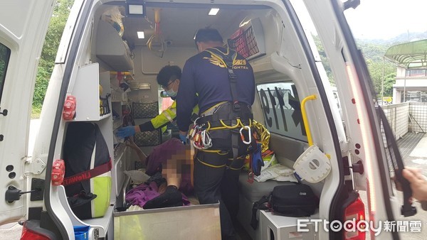 ▲▼瑞芳一名台電員工維護電塔時觸電燙傷。（圖／記者郭世賢翻攝）