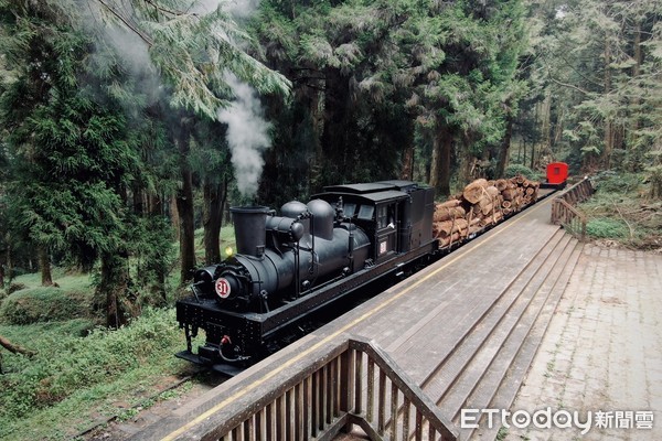 ▲SL-31蒸汽火車附掛工程列車停靠水山車站。（圖／林鐵及文資處提供）