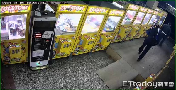 ▲台南市警方緝獲陳、許娃娃機店竊盜2人組，依法送辦經檢察官聲押，台南地院裁定羈押。（圖／記者林悅翻攝，下同）