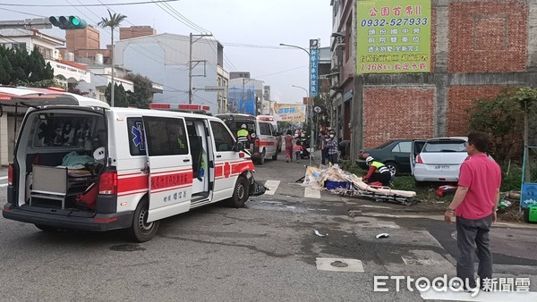 ▲▼苗栗救護車、自小客車擦撞。（圖／記者黃孟珍攝