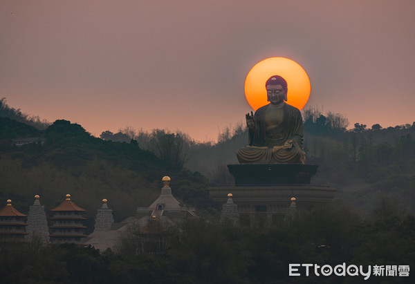 ▲▼高雄佛光山大佛懸日。（圖／攝影師洪揚程授權使用）