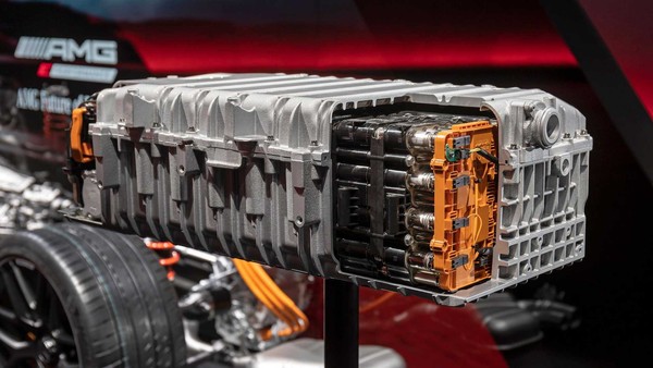 ▲賓士公布E Performance高性能插電式油電混合動力系統。（圖／翻攝自Mercede-Benz）