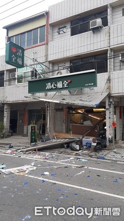 ▲▼彰化飲料店氣爆。（圖／記者唐詠絮翻攝）