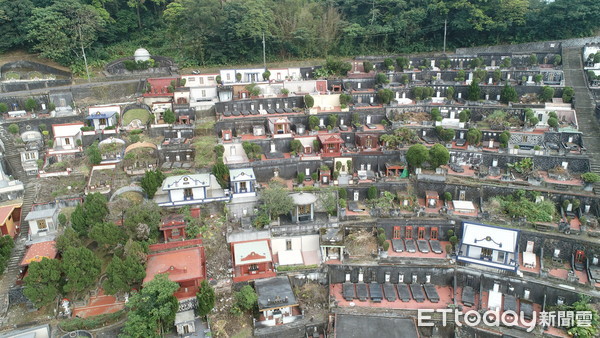 ▲▼清明節,掃墓,墓園,台北市公墓,空拍。（圖／記者林振民攝）