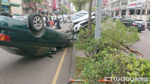 ▲▼桃園八德3車追撞車禍。（圖／記者沈繼昌翻攝）