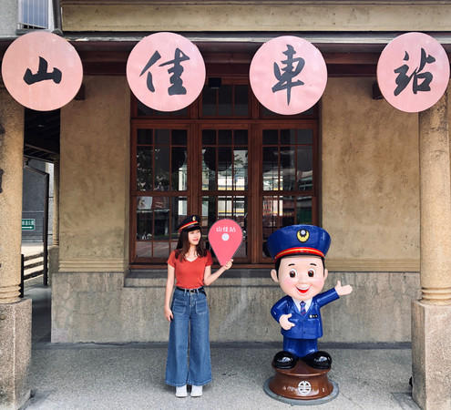 ▲山佳車站,百年石頭屋,新太源藝術工坊花紙文化館,維格餅家鳳梨酥夢工場,舊草嶺隧道北口。（圖／新北市觀旅局提供）