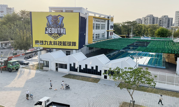 ▲高雄九太科技隊精心佈置鳳山體育館。（圖／九太科技提供）