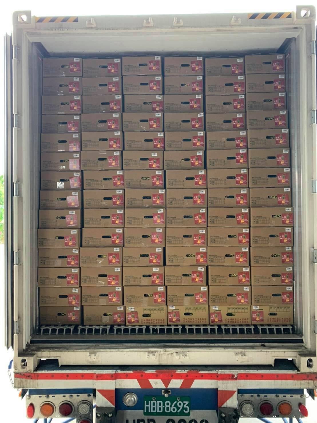 ▲▼日本電商幫賣台灣鳳梨被誤會是大陸貨。（圖／日本電商專務董事提供）