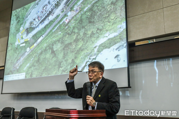 ▲花蓮清水隧道太魯閣號出軌案事故重建說明會，運安會主委楊宏智發言。（圖／記者林敬旻攝）