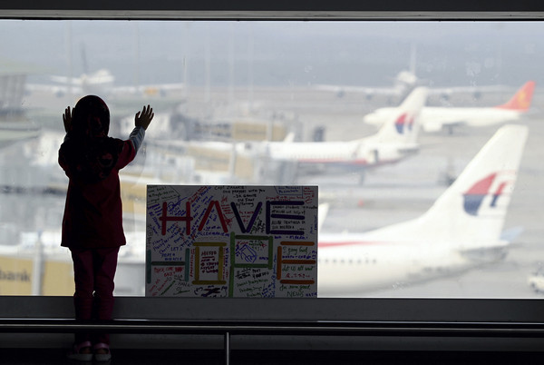 馬航MH370班機仍失聯，心焦的家屬不放棄希望。（圖／達志影像／美聯社）