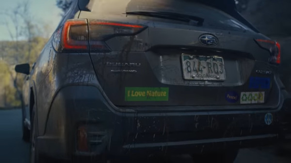 福斯電動車廣告暗「嗆」速霸陸不環保　開酸：你一點「都不愛大自然」（圖／翻攝自福斯）
